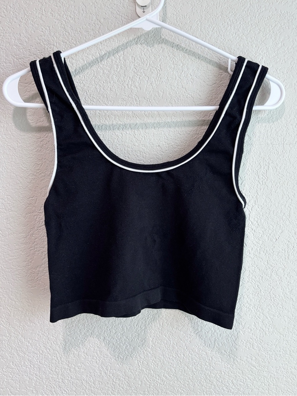 ANWND Crop Top Sports Bra Black W/ White Piping Women’s Size Medium Large